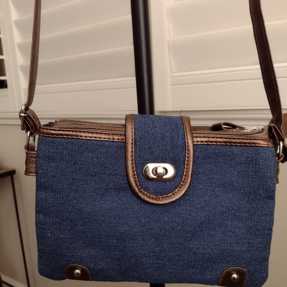 Gold Coast Bags Euc Gold Coast Crossbody Bag Poshmark